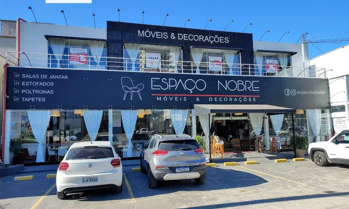 Fachada do showroom da Espaço Nobre na Avenida Leoberto Leal, em São José