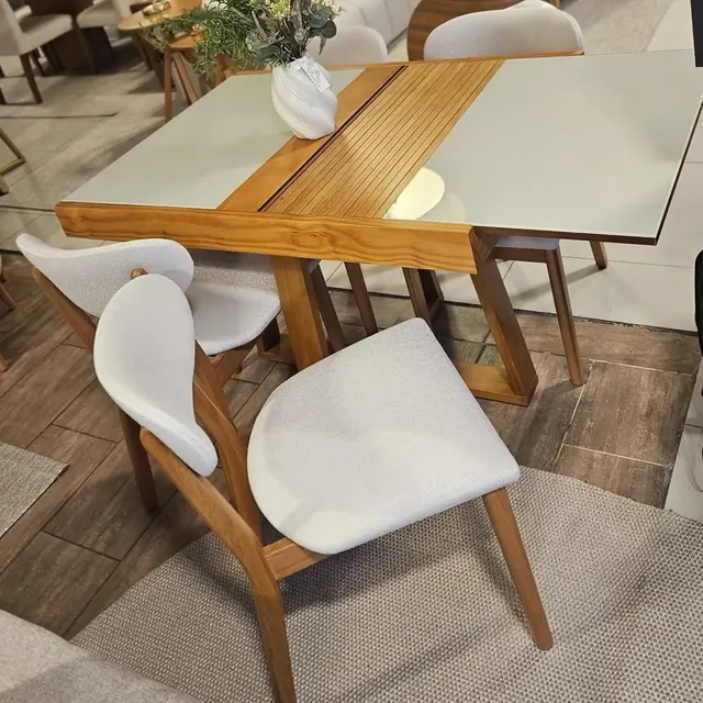 Mesa com cadeiras concha
