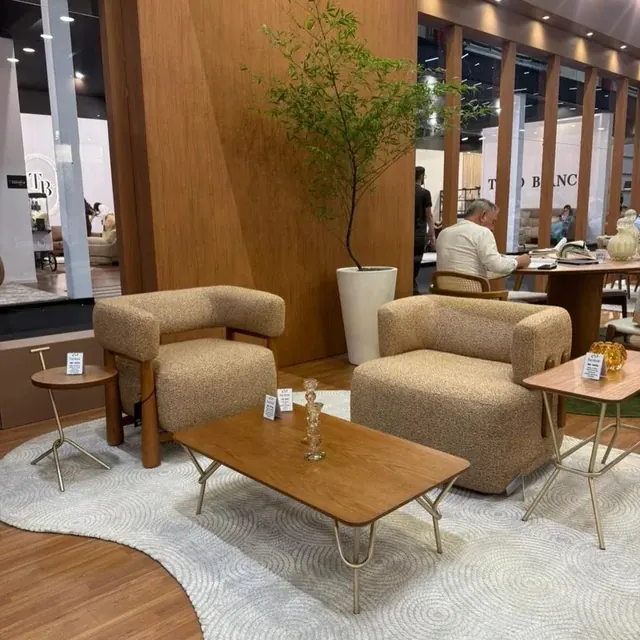 Poltronas e mesa de centro